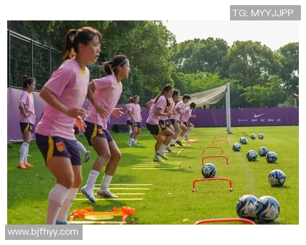 足球盛宴揭秘上海足球队的耐力训练与竞技精神 足球盛宴揭秘上海足球队的耐力训练与竞技精神