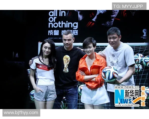 足球明星下车瞬间佩戴耳机展现时尚风采引发粉丝热议 足球明星下车瞬间佩戴耳机展现时尚风采引发粉丝热议