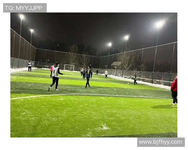 足球明星儿子成长记:从小球场到聚光灯下的精彩瞬间 足球明星儿子成长记:从小球场到聚光灯下的精彩瞬间