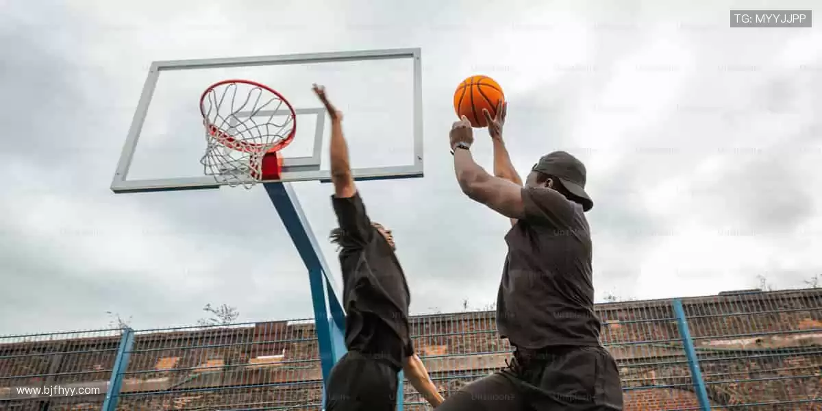 专业装备，轻松掌控赛场！🎾 品质与潮流，为你的热爱加冕！